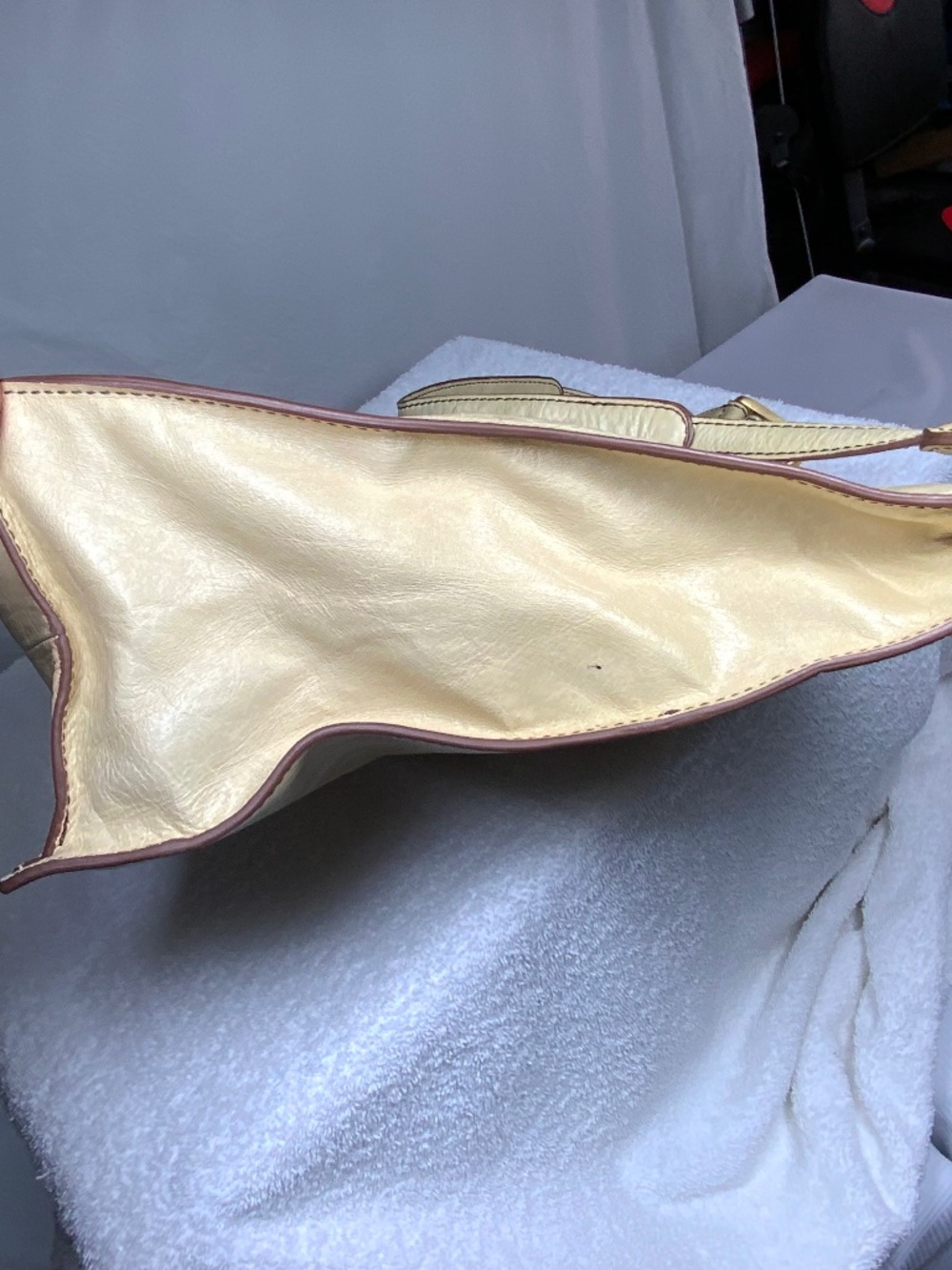 HOBO Beige Leather Shoulder Bag - Picture 4 of 14